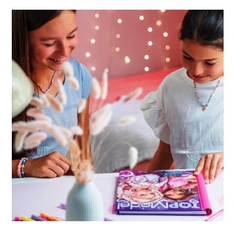 Libro para colorear con luz LED y la cancion Best Friends - MY BFF TOPModel