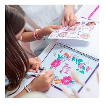 Libro para colorear con luz LED y la cancion Best Friends - MY BFF TOPModel