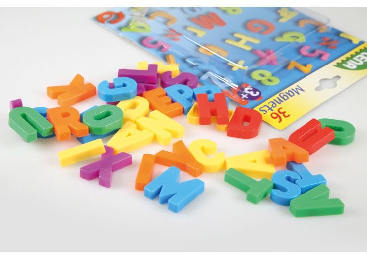 Letras mayúsculas magnéticas